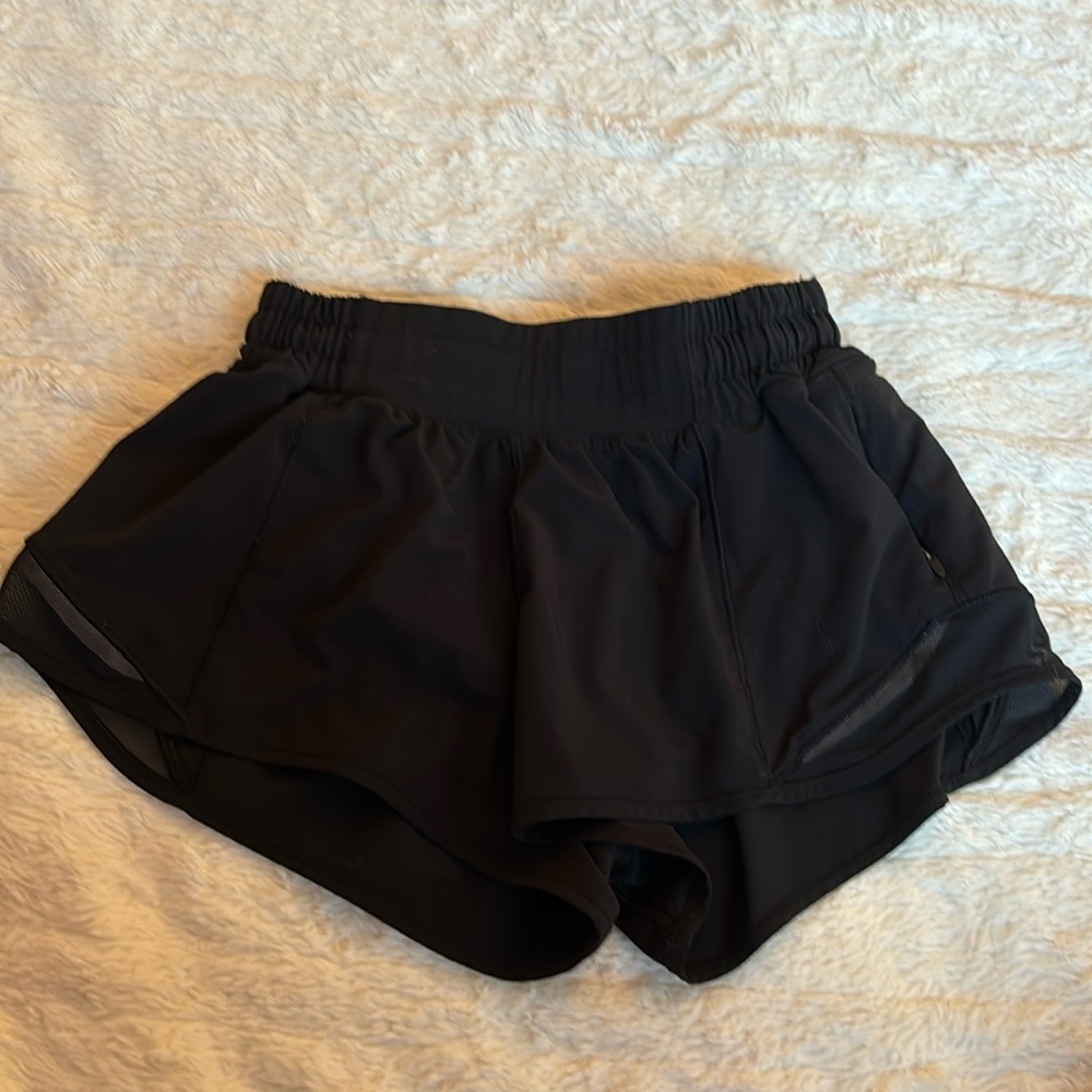 Lululemon Hotty Hot Low-Rise Short 2.5 Lined